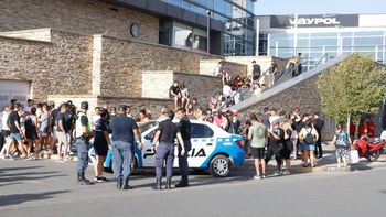 evacuacion en alto comahue shopping: ¿que paso? evacuacion en alto comahue shopping: ¿que paso?