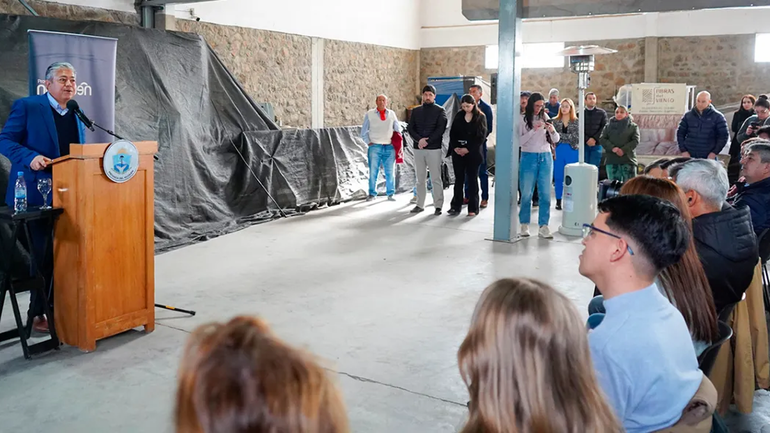El gobernador Rolando Figueroa durante su intervención en Zapala.