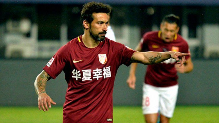 Lavezzi marcó dos goles pero su equipo perdió por la liga China.