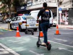 Como en la mayoría de los centros urbanos del país, el fenómeno de los monopatines eléctricos se hace notar en Comodoro Rivadavia. Como en la mayoría de los centros urbanos del país, el fenómeno de los monopatines eléctricos se hace notar en Comodoro Rivadavia.