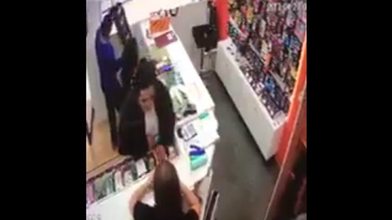 Video: así roban un local en un híper del oeste neuquino