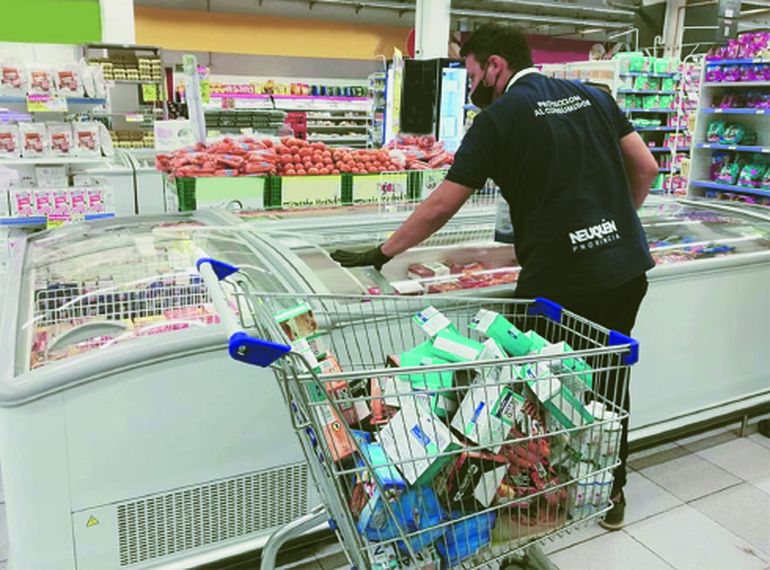 Los productos vencidos incluyeron pescados, leche, fiambres y pañales. Los productos vencidos incluyeron pescados, leche, fiambres y pañales.