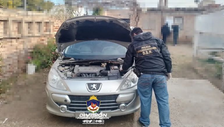 Amenazó a dos playeros y en la casa tenía un kiosco narco