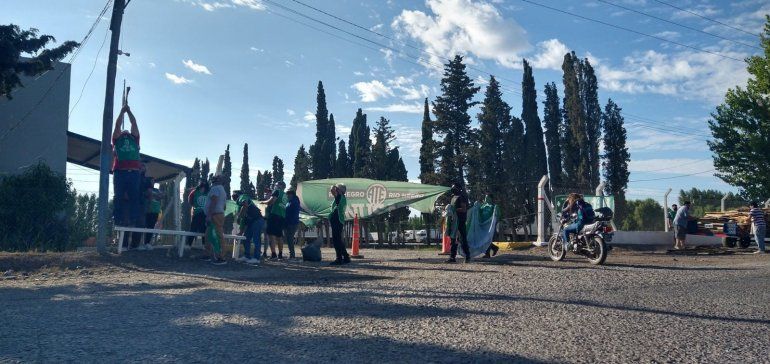 Tregua en el conflicto que impide la exportación de frutas