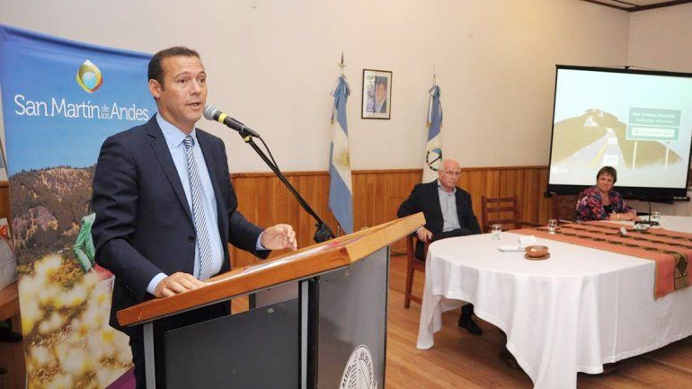 El gobernador Omar Gutiérrez anunció obras por 130 millones de pesos.