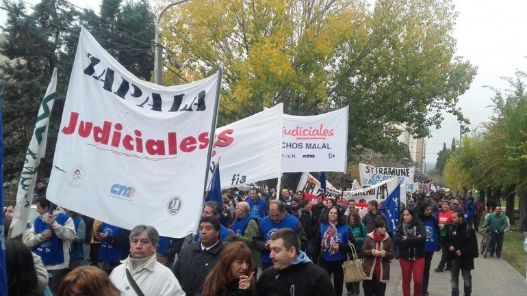 Marcha de estatales en contra de la reforma de ISSN.