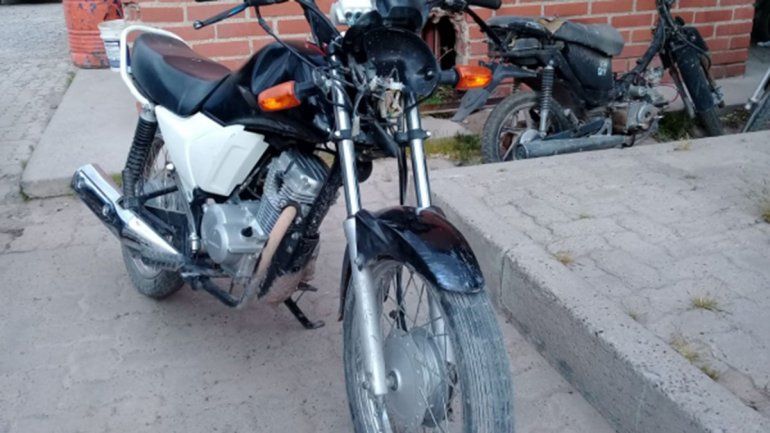 Andaba en una moto robada y lo detuvieron