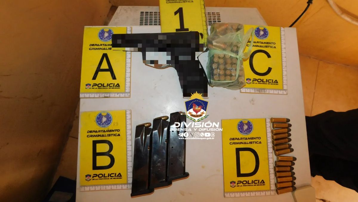 Les cayó la Policía por golpear y amenazar a una pareja: tenían un arma y droga