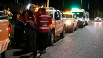 miles de chicos en el rio por el ultimo primer dia: disparos, botellazos y heridos miles de chicos en el rio por el ultimo primer dia: disparos, botellazos y heridos