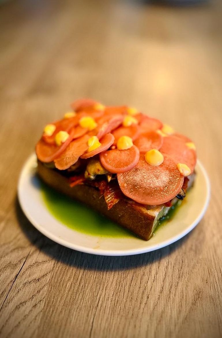 La cocina de Marga juega mucho con conservas y pickles, hechos por ellos mismos.