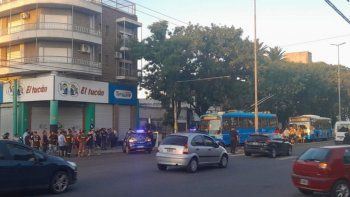 rosario sin colectivos ni taxis tras la ola de violencia: balearon a un chofer