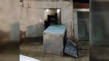 Insólito robo y revuelo en el Gregorio Álvarez: se llevaban un baño químico