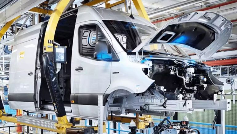 Cuál es la histórica marca de autos que se va del país tras más de 70 años