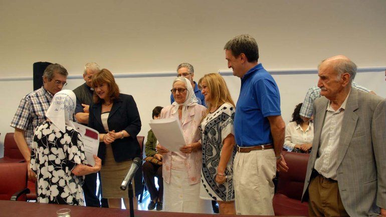 Reconocieron la labor de Madres de Plaza de Mayo