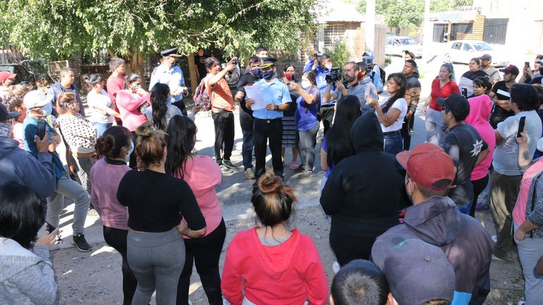 Toma en Valentina Sur: la Policía tiene 48 horas para hacer un allanamiento