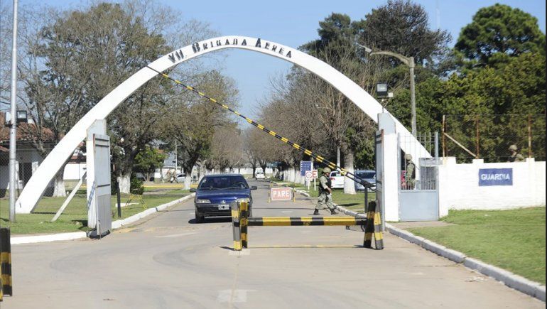Tiraron una bomba e intentaron copar una unidad militar para robar armas