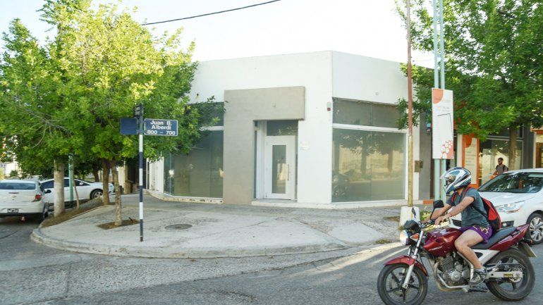 La mujer iba hacia el centro