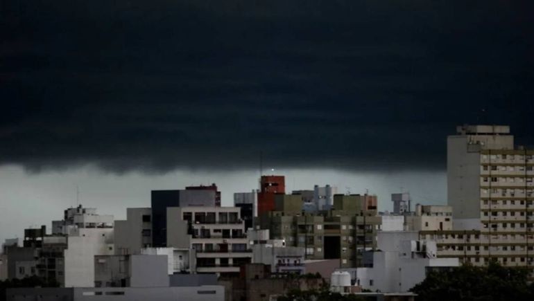 Una de las imágenes casi apocalípticas que se pudieron registrar este miércoles durante el temporal. Una de las imágenes casi apocalípticas que se pudieron registrar este miércoles durante el temporal.