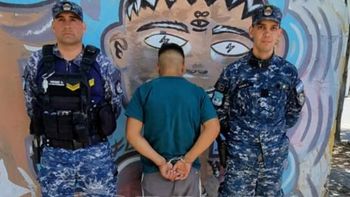 El delincuente que robó la moto fue apresado por personal de la División Motorizada. El delincuente que robó la moto fue apresado por personal de la División Motorizada.