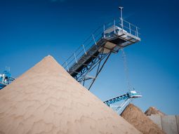 Aluvional trasladará su planta de procesamiento de arena al corazón de Vaca Muerta. Aluvional trasladará su planta de procesamiento de arena al corazón de Vaca Muerta.