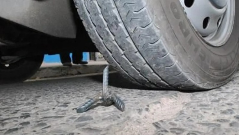 En la denuncia se argumenta que el mensaje difundido excede el ejercicio legítimo de la libertad de expresión.