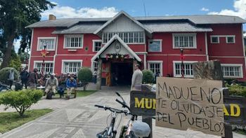 Junín de los Andes: hay 20 personas adentro del municipio en reclamo de un bono navideño