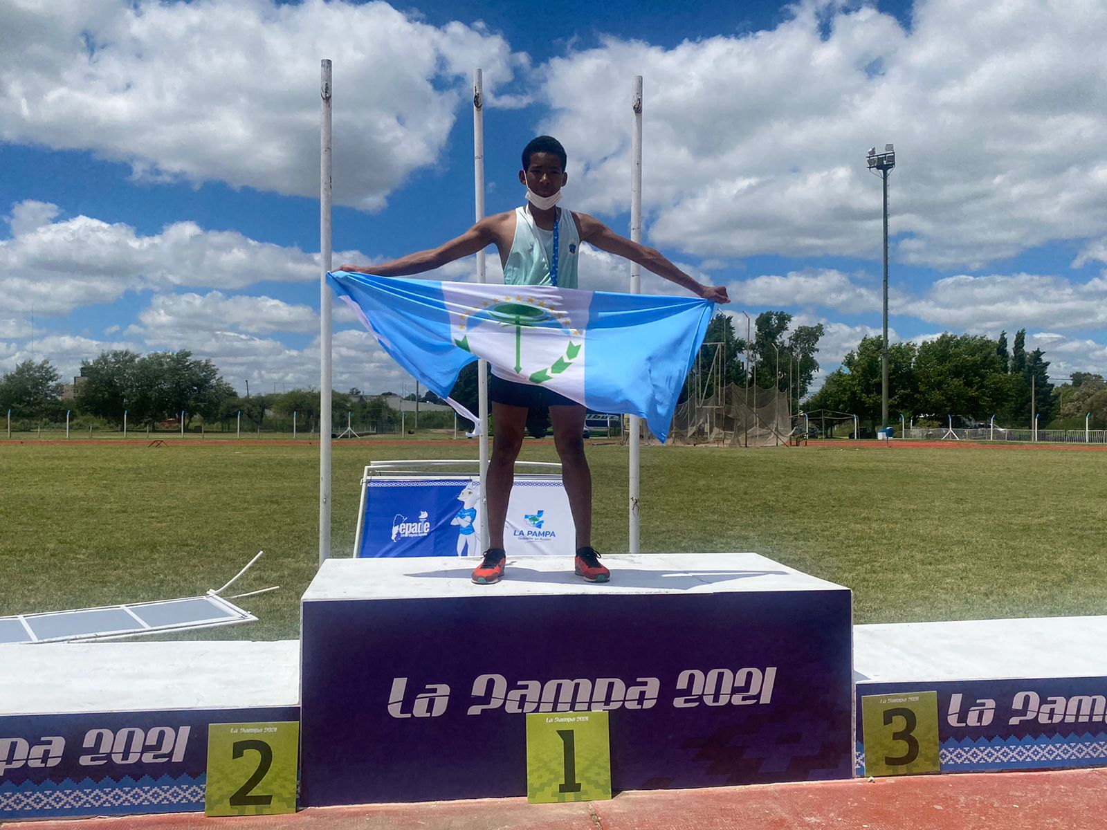 Juegos Epade: El Usain Bolt neuquino brilló en los 100 metros