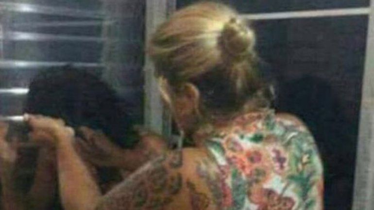 El hecho ocurrió en un barrio de San Pablo. La pareja hacía 11 años que estaba casada. Ella está detenida.