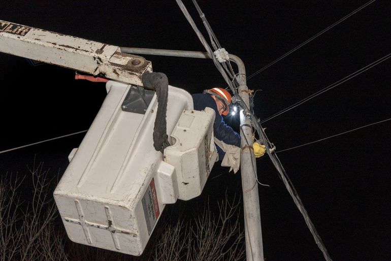 Gaido inauguró la nueva luminaria led en Barreneche. Gaido inauguró la nueva luminaria led en Barreneche.