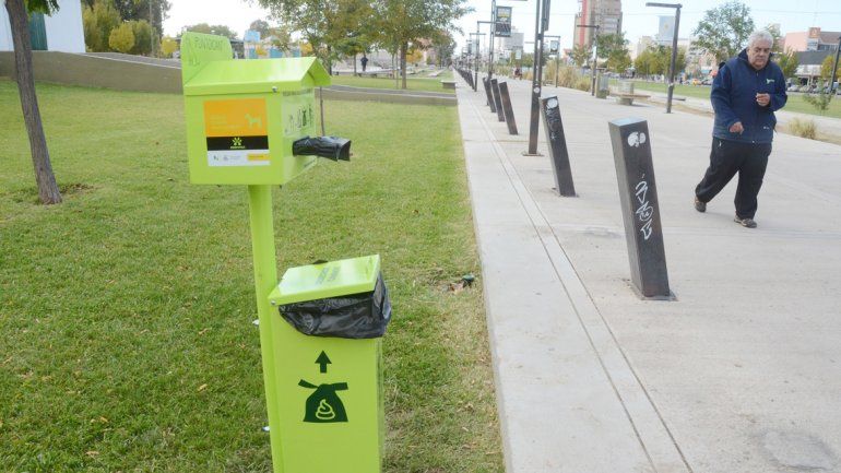 El Municipio busca que los dueños de mascotas tomen conciencia y junten la caca.