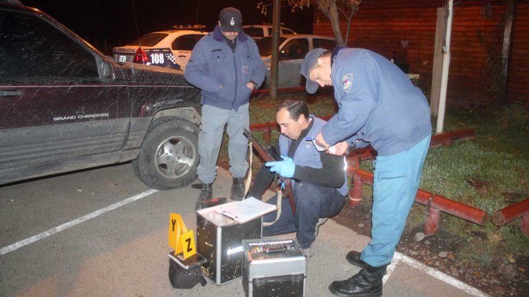 Detuvieron a un ex policía con un rifle en una camioneta sin documentación.