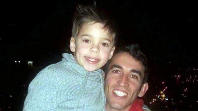 Una psicóloga le advirtió a la mamá que el DT no estuviera solo con el niño.