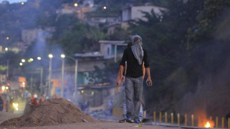 Crisis en Honduras: decretan el toque de queda tras una ola de violencia por presunto fraude electoral