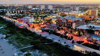 El funcionario quedó bajo observación tras detectarse propiedades en Estados Unidos que no figuran en sus declaraciones. El funcionario quedó bajo observación tras detectarse propiedades en Estados Unidos que no figuran en sus declaraciones.