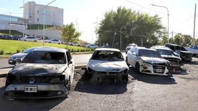 Giro en la causa por los vehículos incendiados frente a la Legislatura | LM Neuquen Giro en la causa por los vehículos incendiados frente a la Legislatura