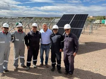 Las obras ya entró en una segunda etapa con la colocación de los paneles solares.