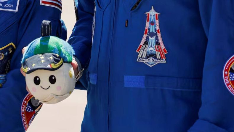 Rise carga una tarjeta de memoria con cinco millones de nombres. | LM Neuquen Rise carga una tarjeta de memoria con cinco millones de nombres.