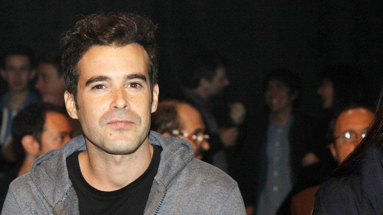 Gajes del oficio. No me siento cómodo respondiendo preguntas. No me gusta hablar de mi vida privada y siempre me hacen preguntas