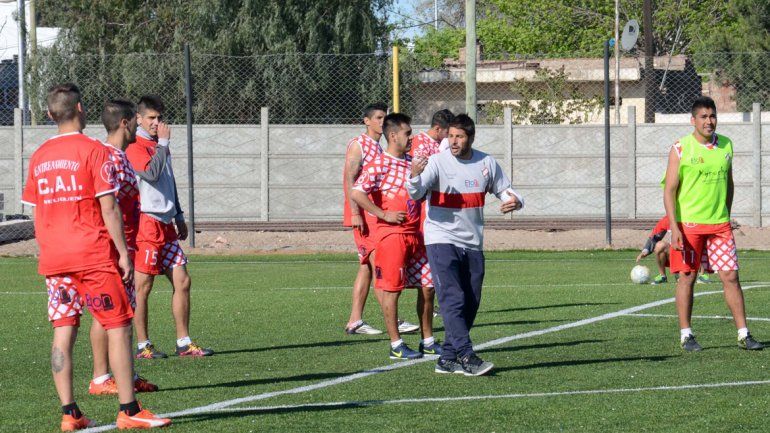 El Rojo se entrenó en el sintético de Pacífico preparando el gran clásico.