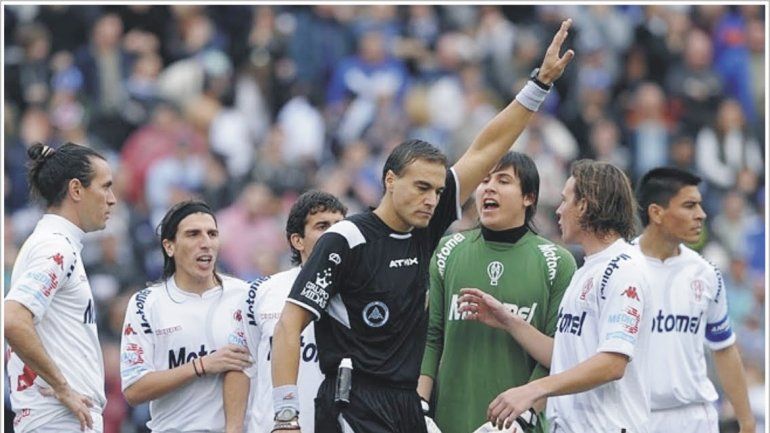 Tras su error en la final Vélez-Huracán