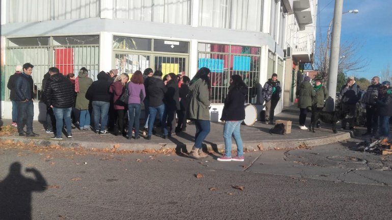 Sin atención al público en la subsecretaría de Familia