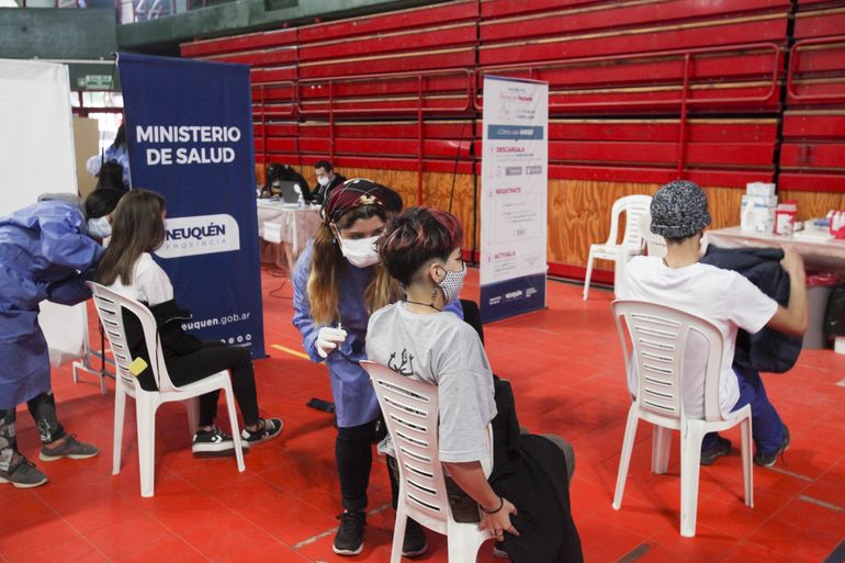 Este lunes sigue la vacunación sin turno para las dos dosis en Neuquén