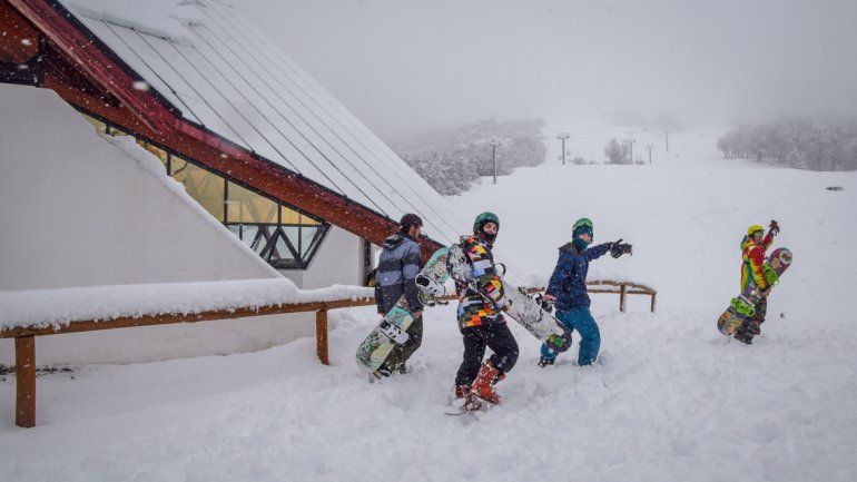 Tras las nevadas, anunciaron qué día abrirán las pistas del Cerro Chapelco