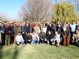 Figueroa reunió a ex jefes comunales en apoyo a su reelección. Figueroa reunió a ex jefes comunales en apoyo a su reelección.