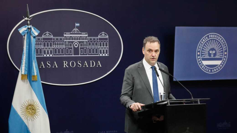El vocero presidencial Manuel Adorni anunció la privatización parcial