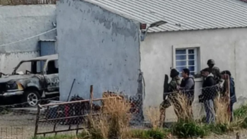 En el amplio operativo montado en Comodoro Rivadavia intervinieron agentes especializados en resolución de crisis. En el amplio operativo montado en Comodoro Rivadavia intervinieron agentes especializados en resolución de crisis.