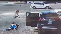 video impactante: salvo a un bebe de ser atropellado video impactante: salvo a un bebe de ser atropellado