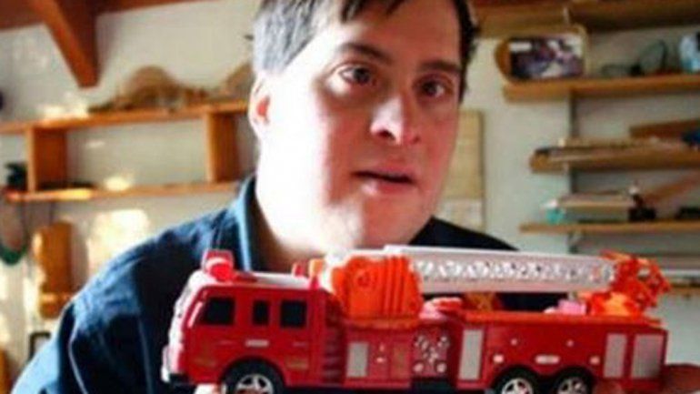 Hace dos años que Álvaro colabora con los bomberos de su ciudad.