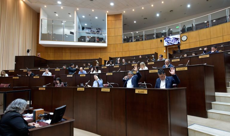 La Legislatura de Neuquén retomó su actividad este miercoles. | LM Neuquen La Legislatura de Neuquén retomó su actividad este miercoles.