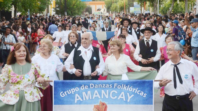 El gobernador Gutiérrez y el intendente Peressini presidieron el acto. Los vecinos&nbsp; tuvieron su día de festejo.